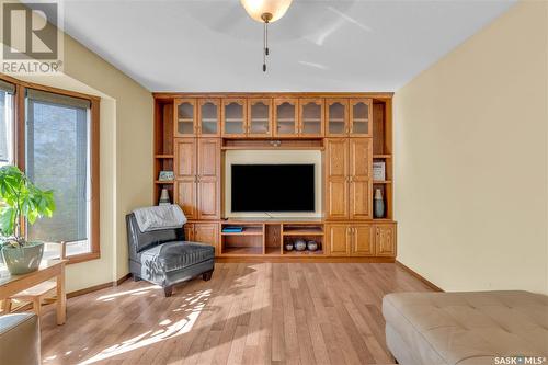 901 Connaught Avenue, Limerick, SK - Indoor Photo Showing Living Room