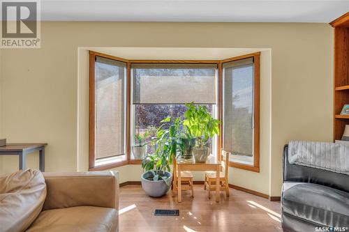 901 Connaught Avenue, Limerick, SK - Indoor Photo Showing Living Room