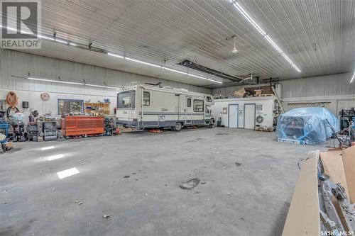 901 Connaught Avenue, Limerick, SK - Indoor Photo Showing Garage