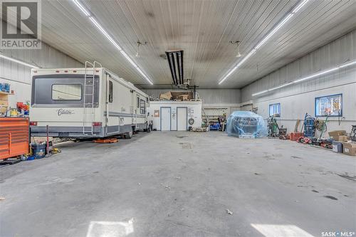 901 Connaught Avenue, Limerick, SK - Indoor Photo Showing Garage