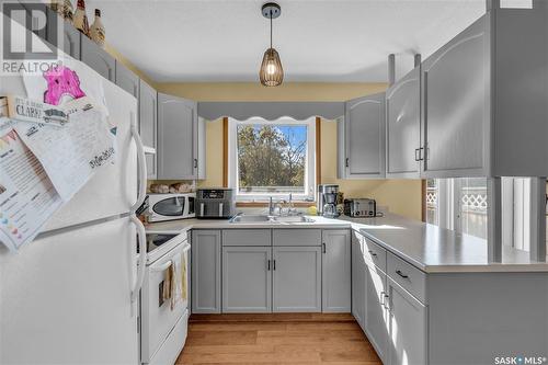 901 Connaught Avenue, Limerick, SK - Indoor Photo Showing Kitchen With Double Sink