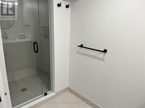 Bsmt - 33 Goswell Road, Toronto, ON - Indoor Photo Showing Bathroom