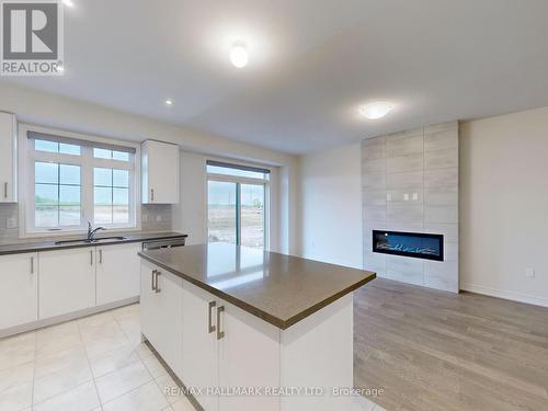 1104 Pisces Trail, Pickering, ON - Indoor Photo Showing Kitchen With Upgraded Kitchen