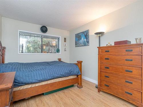 303-363 Morison Ave, Parksville, BC - Indoor Photo Showing Bedroom