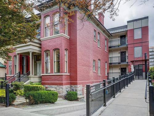 301-1007 Johnson St, Victoria, BC - Outdoor With Balcony