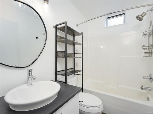 301-1007 Johnson St, Victoria, BC - Indoor Photo Showing Bathroom