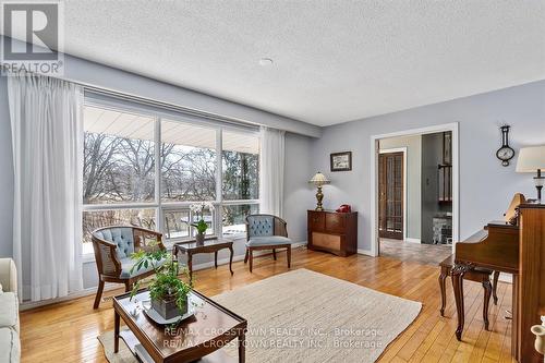 5884 7Th Line, New Tecumseth, ON - Indoor Photo Showing Living Room