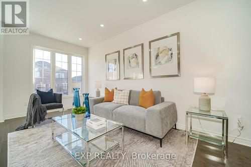 106 Pearl Lake Road, Markham, ON - Indoor Photo Showing Living Room