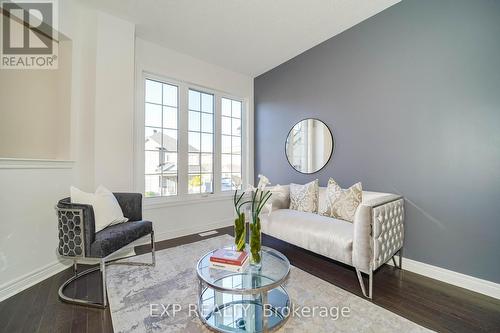 106 Pearl Lake Road, Markham, ON - Indoor Photo Showing Living Room