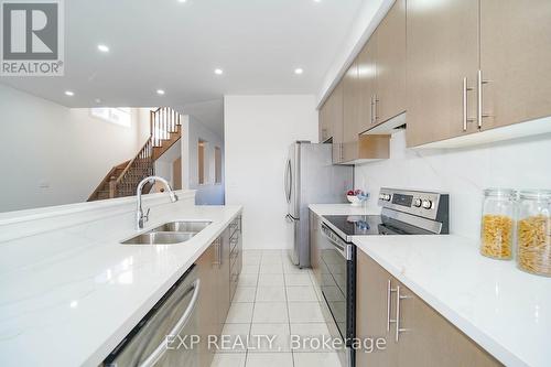 106 Pearl Lake Road, Markham, ON - Indoor Photo Showing Kitchen With Double Sink With Upgraded Kitchen