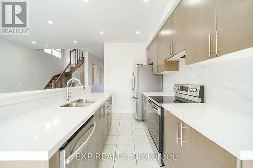 106 Pearl Lake Road, Markham, ON - Indoor Photo Showing Kitchen With Double Sink With Upgraded Kitchen