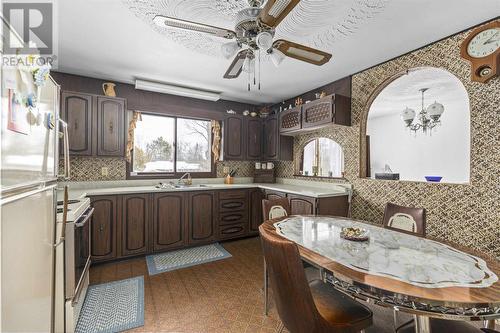 100 Pleasant Dr, Sault Ste. Marie, ON - Indoor Photo Showing Kitchen