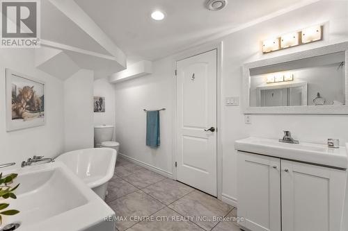 3 Sumner Road, London, ON - Indoor Photo Showing Bathroom