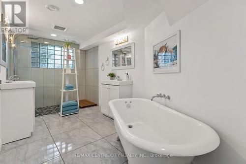 3 Sumner Road, London, ON - Indoor Photo Showing Bathroom