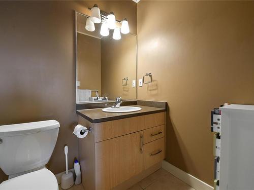 621-623 Treanor Ave, Langford, BC - Indoor Photo Showing Bathroom