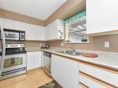 4199-2600 Ferguson Rd, Central Saanich, BC - Indoor Photo Showing Kitchen With Double Sink