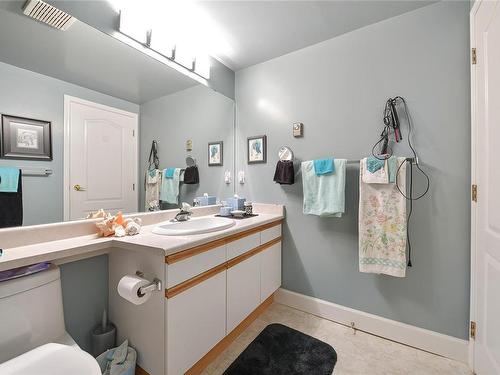 4199-2600 Ferguson Rd, Central Saanich, BC - Indoor Photo Showing Bathroom