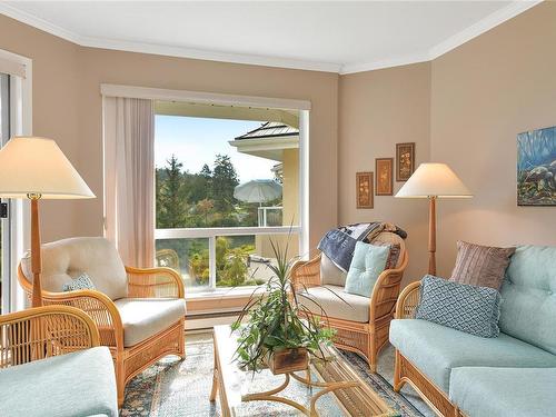 4199-2600 Ferguson Rd, Central Saanich, BC - Indoor Photo Showing Living Room