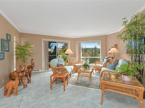 4199-2600 Ferguson Rd, Central Saanich, BC - Indoor Photo Showing Living Room