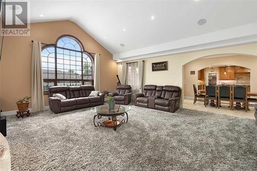 3740 Donato Drive, Lasalle, ON - Indoor Photo Showing Living Room