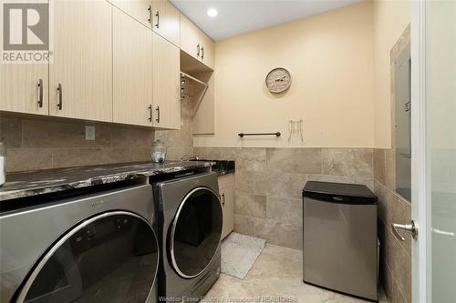 3740 Donato Drive, Lasalle, ON - Indoor Photo Showing Laundry Room