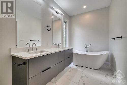 533 Broadhead Avenue Unit#A, Ottawa, ON - Indoor Photo Showing Bathroom