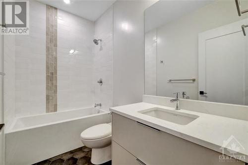 533 Broadhead Avenue Unit#A, Ottawa, ON - Indoor Photo Showing Bathroom