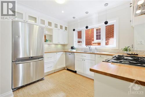 130 Kenilworth Street, Ottawa, ON - Indoor Photo Showing Kitchen With Upgraded Kitchen