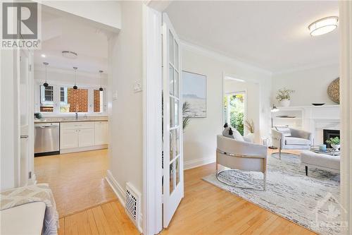 130 Kenilworth Street, Ottawa, ON - Indoor Photo Showing Living Room With Fireplace