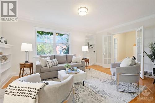 130 Kenilworth Street, Ottawa, ON - Indoor Photo Showing Living Room