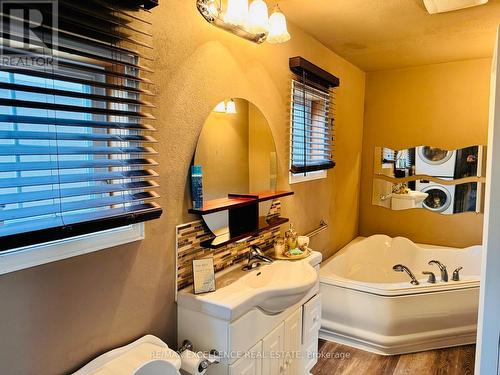 32 Rand Avenue W, Kirkland Lake, ON - Indoor Photo Showing Bathroom