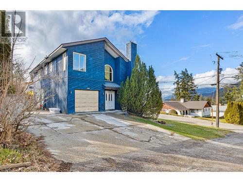 1021 Regina Street, Creston, BC - Outdoor