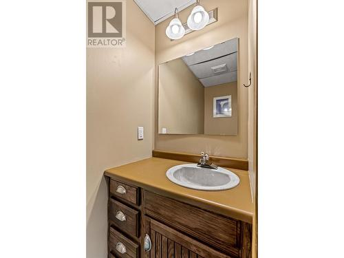 1021 Regina Street, Creston, BC - Indoor Photo Showing Bathroom