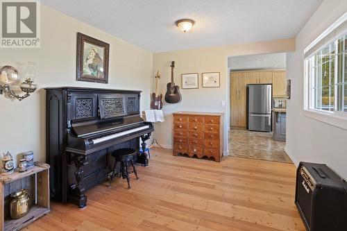 312 4Th  N Avenue, Creston, BC - Indoor