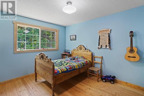 312 4Th  N Avenue, Creston, BC - Indoor Photo Showing Bedroom