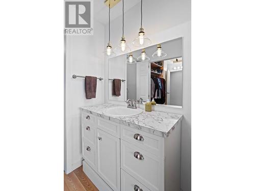 312 4Th  N Avenue, Creston, BC - Indoor Photo Showing Bathroom