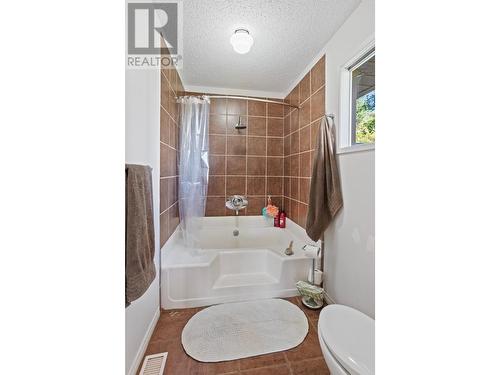 312 4Th  N Avenue, Creston, BC - Indoor Photo Showing Bathroom