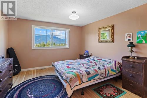 312 4Th  N Avenue, Creston, BC - Indoor Photo Showing Bedroom