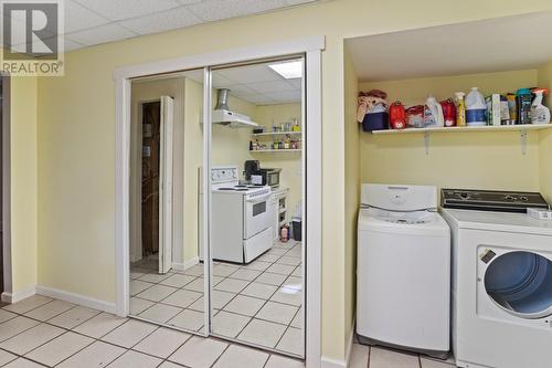 312 4Th  N Avenue, Creston, BC - Indoor Photo Showing Laundry Room