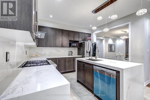 14 Beaconsfield Drive, Vaughan, ON - Indoor Photo Showing Kitchen With Upgraded Kitchen