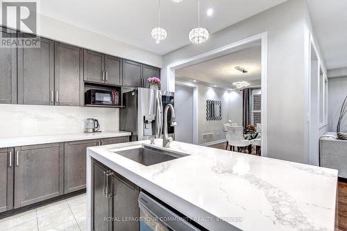 14 Beaconsfield Drive, Vaughan, ON - Indoor Photo Showing Kitchen With Upgraded Kitchen