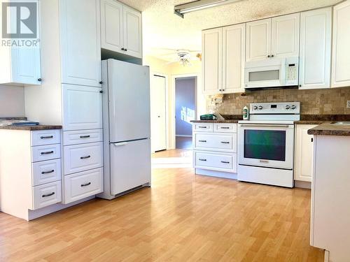 403 Robin Drive, Barriere, BC - Indoor Photo Showing Kitchen