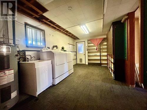 403 Robin Drive, Barriere, BC - Indoor Photo Showing Laundry Room