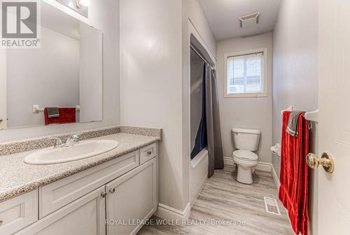 732 Grand Banks Drive, Waterloo, ON - Indoor Photo Showing Bathroom