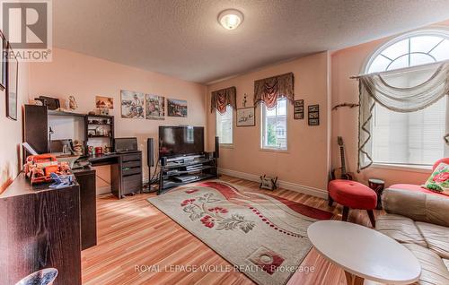 732 Grand Banks Drive, Waterloo, ON - Indoor Photo Showing Living Room