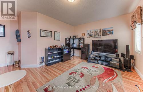 732 Grand Banks Drive, Waterloo, ON - Indoor Photo Showing Living Room