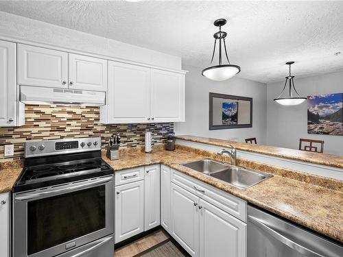 2-8 White St, Ladysmith, BC - Indoor Photo Showing Kitchen With Double Sink