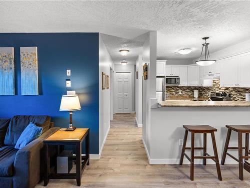 2-8 White St, Ladysmith, BC - Indoor Photo Showing Kitchen