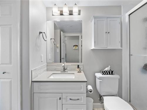 2-8 White St, Ladysmith, BC - Indoor Photo Showing Bathroom