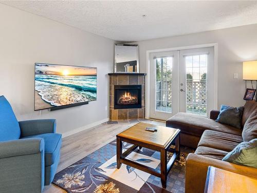 2-8 White St, Ladysmith, BC - Indoor Photo Showing Living Room With Fireplace